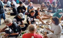 Tradisi Makan Bedulang Sambut Peserta Wonderful Sail to Indonesia di Belitung