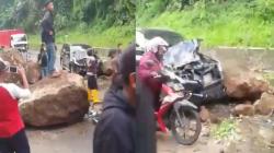 Ngeri, Batu Besar Berjatuhan dari Tebing Timpa 2 Mobil di Cadas Pangeran Sumedang<
