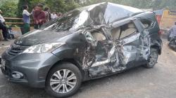 4 Penumpang Mobil Terluka akibat Tertimpa Batu Besar di Cadas Pangeran Sumedang<