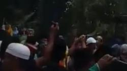 Polisi Diadang Warga Pamekasan, Salah Paham Dikira Akan Cegah Pengajian Pencinta Habib Rizieq<