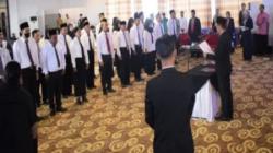 Lantik 30 Anggota Panwaslu Kecamatan, Bawaslu Paser: Anda Akan Mengawasi Pemilu 2024