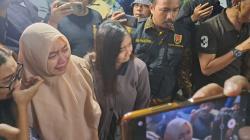 Isak Tangis Sambut Kedatangan Jenazah Novita Kurnia di Semarang