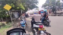 Cegah Kecelakaan Lalu Lintas, Polisi Halau Pemotor Lawan Arus di Pantura Cirebon<