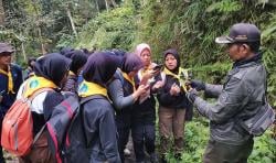  Pencinta Alam SMAN 1 Karangkobar Identifikasi 21 Jenis Tanaman Obat di Gunung Lawe<