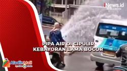 Semburan Air dari Pipa PDAM Kagetkan Warga dan Pengendara di Kebayoran Lama