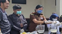 Musnahkan Barang Bukti, Kejari Karawang Blender Narkoba dan Potong 7 Pistol Rakitan