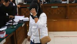 Diminta Hakim Jujur, Susi Pergi dengan Tutup Muka usai Jadi Saksi Pembunuhan Brigadir J
