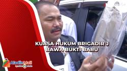Kuasa Hukum Brigadir J Bawa Barang Bukti Sandal Bernoda Darah ke PN Jaksel