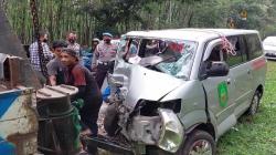 2 APV Tabrakan di Jalan Raya Subang-Purwakarta, 1 Anggota Brimob Terluka Parah <