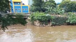 Nekat Terjun ke Kali Ciliwung, Gelandangan di Menteng Lolos dari Razia Satpol PP