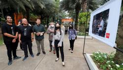 Wamenparekraf Angela Tanoesoedibjo Tinjau Pameran Foto Rekam Jakarta 24+