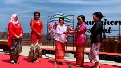 Goes to UNESCO, Rita Dondokambey-Tamuntuan: Mari Jo Torang Berkebaya