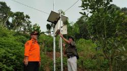 BNPB Pasang Gama EWS Alat Pendeteksi Longsor di Cikahuripan Lembang KBB<