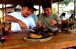 Kuliner Iga Bakar Samber Gledek, Bumbu Rempahnya Meresap dengan Daging yang Tebal