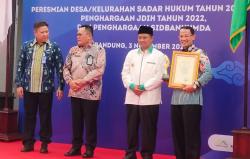 Bupati Majalengka Raih Penghargaan Anubhawa Sasana Desa dari Kemenkumham