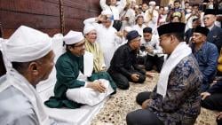 Silaturahmi, Anies Dapat Wejangan Kisah Nabi Yusuf dari Tuan Guru Babussalam Langkat