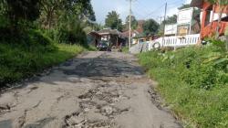 Jalan Menuju Cianjur di Sukamakmur Bogor Rusak, Warga: Menghambat Perekonomian<