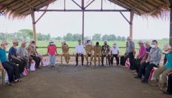 Jokowi Ungkap Penyebab Harga Pupuk Mahal kepada Petani Tebu di Mojokerto: Ukraina Rusia Lagi Perang