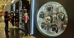 Helm Jokowi, Ariel Noah hingga Pembalap MotoGP Curi Perhatian Pengunjung IMOS 2022, Intip Harganya