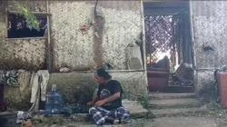 Memprihatinkan, 1 Keluarga di Indramayu Tinggal di Gubuk Reyot Beralas Tanah<