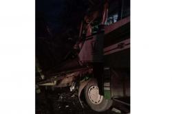   Truk yang Ditabrak Bus Maju Lancar sedang Mogok di Pinggir Jalan 