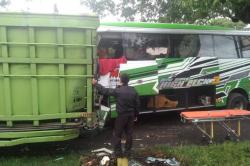 Begini Kronologi Bus Hantam Truk, Ternyata Pengemudi Bus Sudah Berusia 62 Tahun