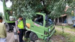 Sopir Terkejut Diadang Anak Punk, Truk Tabrak Pohon dan Becak di Pekalongan