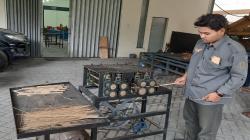 Dukung Produksi Perajin Sangkar Burung, Tim UNS Ciptakan Mesin Serut Bambu