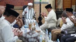 Kunjungi Kediaman Kiai Miftach, Prabowo: Silaturahmi ke Teman Lama
