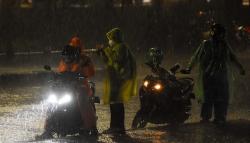 Waspada, Jakarta Berpotensi Diguyur Hujan Disertai Kilat Sore Menjelang Malam