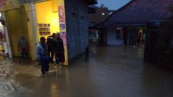 Sungai Cipurabaya Meluap, Pasar Purabaya Sukabumi Terendam Banjir