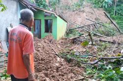 Kulonprogo Dikepung Banjir dan Longsor, BPBD Catat Ada 42 Titik Longsoran 