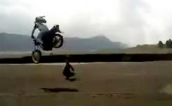 Tragis, Remaja Asal Malang Tewas usai Atraksi Jumping di Lautan Pasir Bromo