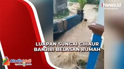 Rumah Terendam Banjir Luapan Sungai Cihaur, Warga Enggan Mengungsi