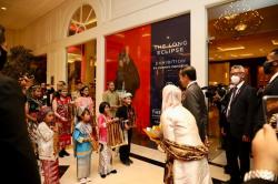 Jokowi Disambut Musik Angklung Ojo Dibandingke di Kamboja