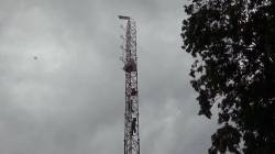 Heboh Pria di Sikka Panjat Tower Sambil Bawa Bensin, Sudah 2 Hari Tak Mau Turun