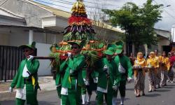 HUT ke-188 Temanggung, Kirab Budaya Ruwat Bumi Parakan Usung Gunungan dan 1.000 Tumpeng<