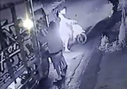 Hendak Tangkap 2 Pelaku Perampokan, Polisi Diserang Warga<