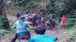 Seberangi Jembatan Gantung, Petani Gula Aren di Cianjur Terpeleset lalu Hanyut<