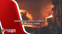 Petugas Damkar Kesulitan Padamkan Kebakaran Ruko 3 Lantai di Sumatra Utara