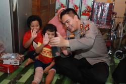 Bahagianya Kakak Adik Penyandang Tulang Rapuh Dikunjungi Kapolda Riau M Iqbal