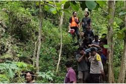   Ajaib, Petugas Tower Ini Tersengat Listrik tapi Baru Pingsan Setelah di Bawah 