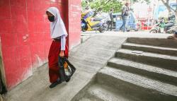 Viral Akses Sekolah Terhalang Proyek Trotoar di Depok, Kini Dibuat Tangga