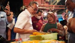 Kunjungi Pasar Tanjungsari Sumedang, Mendag: Harga Beras Rp 9.400, Bayar Bisa Pakai QRIS<