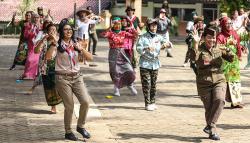 Pakai Kostum Pejuang, Komunitas Seni dan Budaya FIB UI Peringati Hari Pahlawan