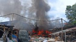 Lapak Limbah Plastik di Curug Terbakar, Api Berasal dari Korsleting Alat Penanak Nasi Listrik