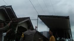 Apes, 2 Pekerja Tersengat Listrik saat Dirikan Tenda Hajatan di Pesawaran<