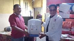 Peduli UMKM, Partai Perindo Bagikan Dispenser ke Warung Makan di Minahasa