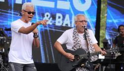 Momen Ganjar Duet dengan Iwan Fals Kejutkan Ribuan Peserta Borobudur Marathon