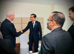 Presiden Jokowi Bertemu Executive Chairman WEF Bahas Ekonomi Global